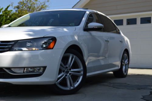 2012 passat v6 3.6l se w/ sunroof &amp; nav, warranty until sept 2017