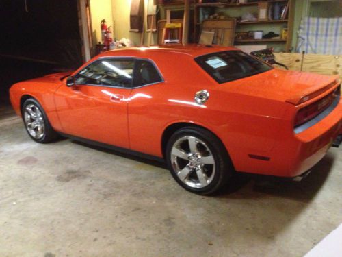 09 challenger r/t 5.7 hemi 6 speed manual trans.only 9,000 miles garage kept