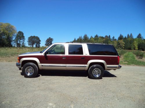 1993 chevrolet suburban c/k2500 siilverado 4x4,rust free body,not smoked in.nice