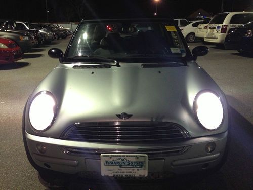 2004 mini cooper base hard top 2-door 1.6l great mpg.! panoramic sun roof