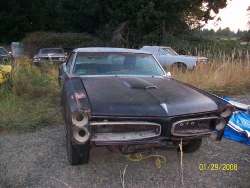 1966 pontiac gto  2dr hardtop, 4 speed manual, rare bw code exterior color