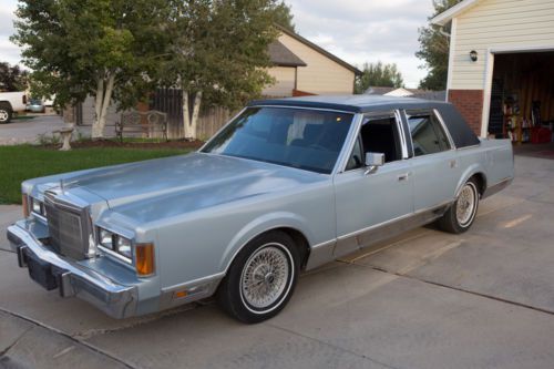 1989 lincoln town car signature sedan 4-door 5.0l