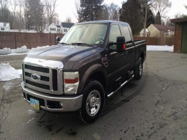 Ford f-250 xlt crew cab pickup 4-door