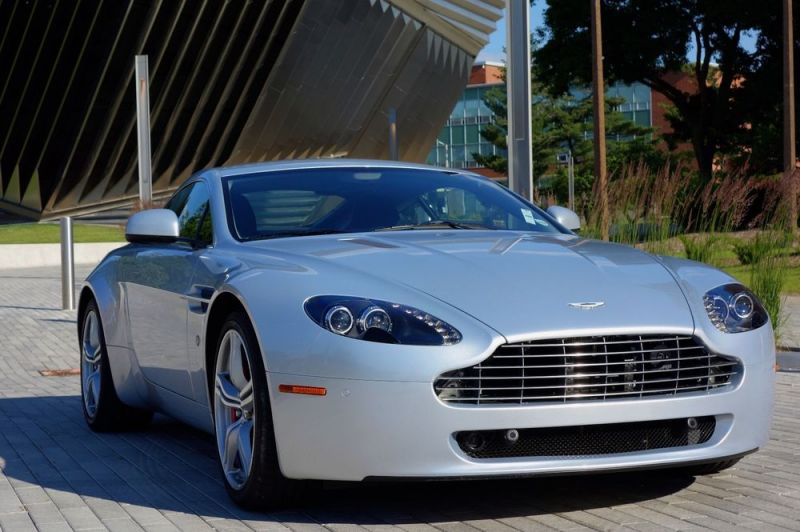 2011 aston martin vantage