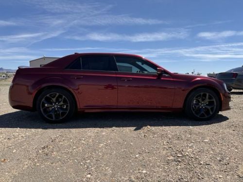 2023 chrysler 300 series s v8
