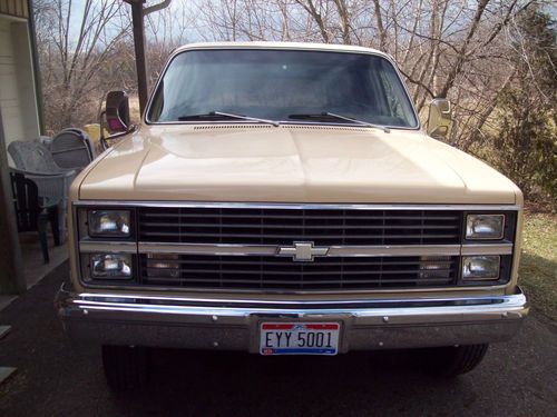 1983 chevy suburban