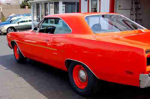 1970 Plymouth Road Runner 440+6 4-Speed PistolGrip AirGrab Buckets HEMI Orange, US $45,000.00, image 2