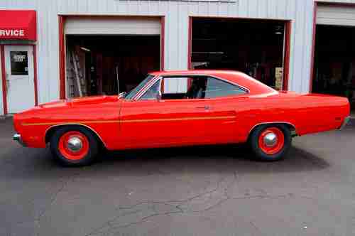 1970 Plymouth Road Runner 440+6 4-Speed PistolGrip AirGrab Buckets HEMI Orange, US $45,000.00, image 3