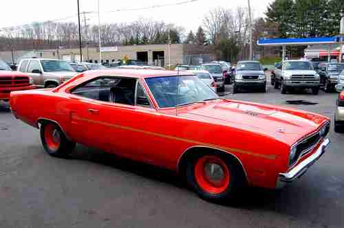 1970 Plymouth Road Runner 440+6 4-Speed PistolGrip AirGrab Buckets HEMI Orange, US $45,000.00, image 4
