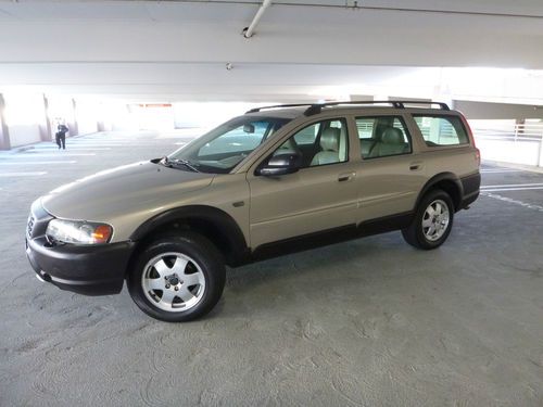 2004 volvo xc70 base wagon 4-door 2.5l