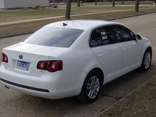 **48 mpg**2009 volkswagen vw jetta tdi, turbo diesel, 160 mph speedo, 6-disc mp3