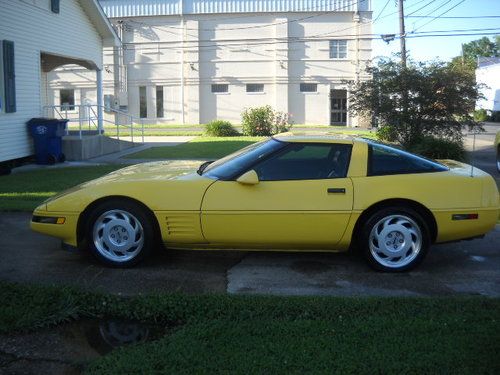 1992 chevrolet corvette base hatchback 2-door 5.7l