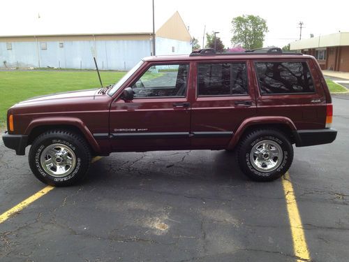 2001 jeep cherokee sport,4.0-4x4, 97,000 miles!! mint condition! must see!
