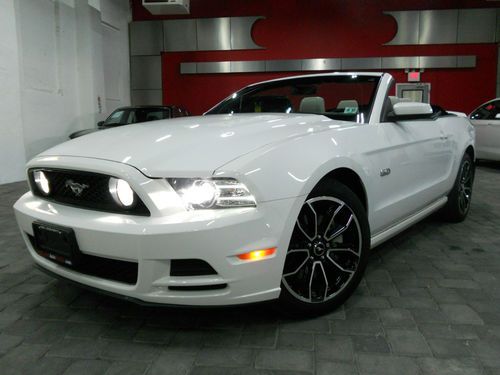 2013 ford mustang gt convertible 2-door 5.0l