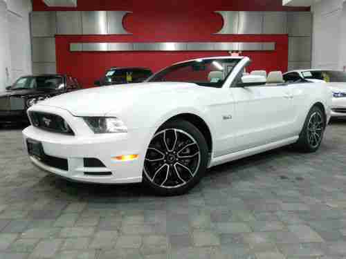 2013 Ford Mustang GT Convertible 2-Door 5.0L, image 2
