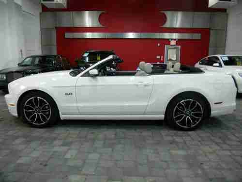 2013 Ford Mustang GT Convertible 2-Door 5.0L, image 9