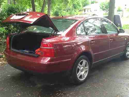 2000 Volkswagen Passat GLX Sedan 4-Door 2.8L, image 2
