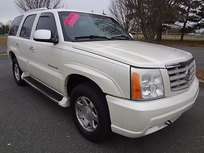 Beautiful 2002 cadillac escalade luxury awd low miles v-8 auto leather clean