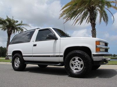 Chevrolet tahoe 2dr 4wd extra clean, fresh tires , runs like new!!