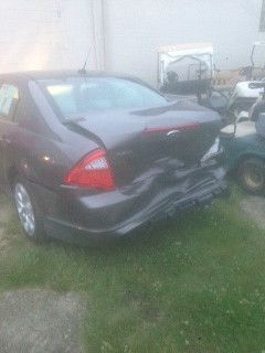 2011 ford fusion clear title car runs and drives there is damage to the car