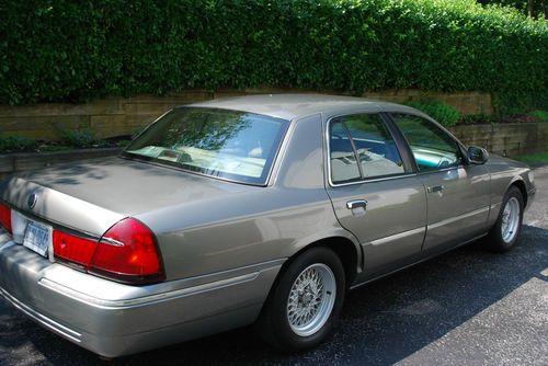 LS 4.6L V8 HANDLING/ULTIMATE PACKAGE Leather **VERY Clean Runs/Looks EXCELLENT**, image 3