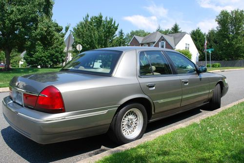 LS 4.6L V8 HANDLING/ULTIMATE PACKAGE Leather **VERY Clean Runs/Looks EXCELLENT**, image 5