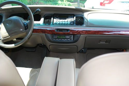 LS 4.6L V8 HANDLING/ULTIMATE PACKAGE Leather **VERY Clean Runs/Looks EXCELLENT**, image 8