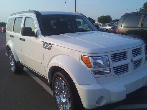 2011 dodge nitro heat sport utility 4-door 3.7l, white