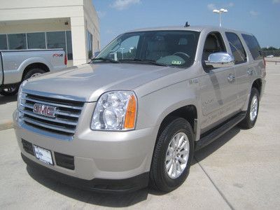 Hybrid Hybrid-electric SUV 6.0L NAV CD AM/FM Stereo w/Navigation/CD/MP3 Spoiler, image 2