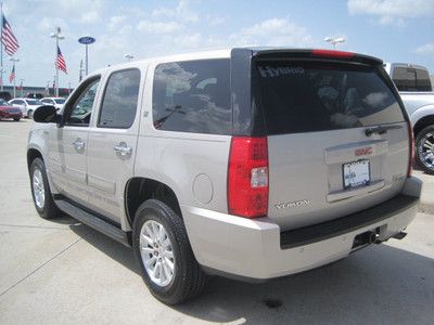 Hybrid Hybrid-electric SUV 6.0L NAV CD AM/FM Stereo w/Navigation/CD/MP3 Spoiler, image 10