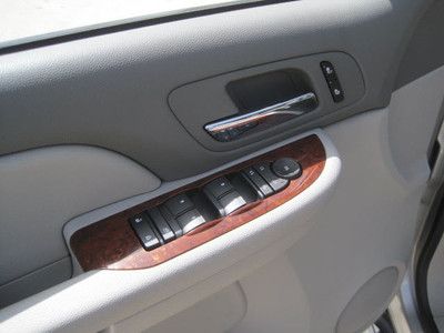 Hybrid Hybrid-electric SUV 6.0L NAV CD AM/FM Stereo w/Navigation/CD/MP3 Spoiler, image 12