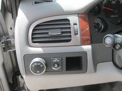 Hybrid Hybrid-electric SUV 6.0L NAV CD AM/FM Stereo w/Navigation/CD/MP3 Spoiler, image 13