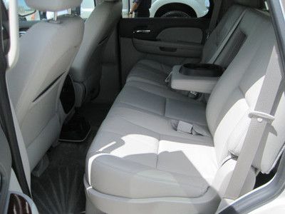 Hybrid Hybrid-electric SUV 6.0L NAV CD AM/FM Stereo w/Navigation/CD/MP3 Spoiler, image 30