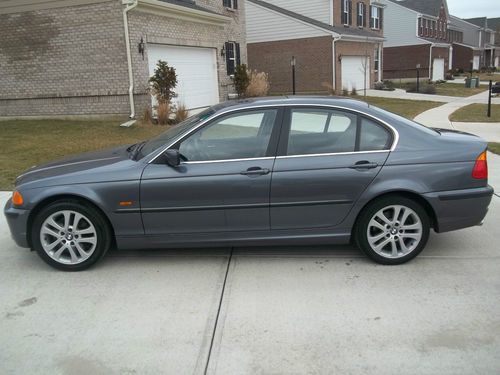 Bmw 330xi awd low miles!