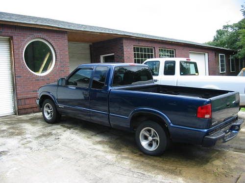 1999 s-10 3 dr. ext. cab pickup blue with tan interior