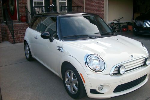 2009 mini cooper base hatchback 2-door 1.6l