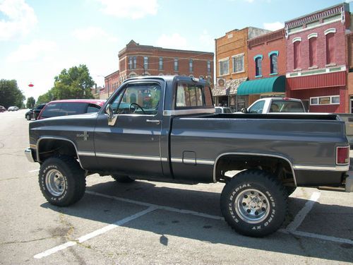 Clean 1987 cherolet pickup 4x4 reg. cab short bed