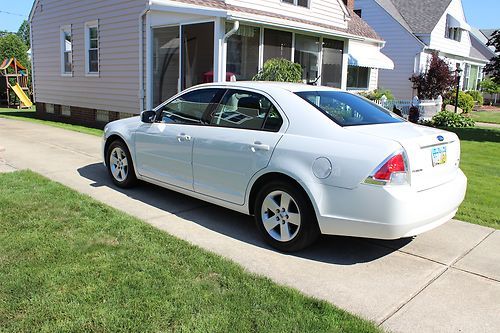 2008 ford fusion se 2.3l sedan w/ remote start! great mpg-cd &amp; aux! beautiful!