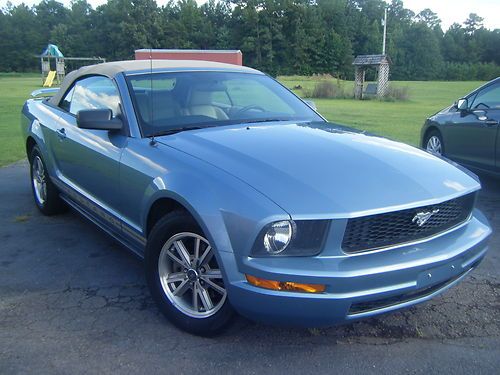 2005 ford mustang premium convertible 2-door 4.0l