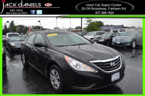 2011 hyundai sonata  limited lifetime pwrtrain warranty call /text 2013768510