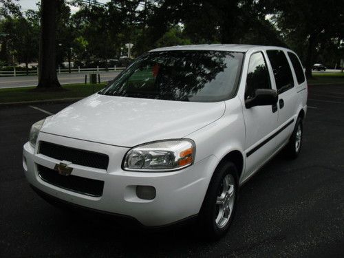 2005 chevy uplander ext,auto,passenger van,cd,loaded,no reserve!!!!!