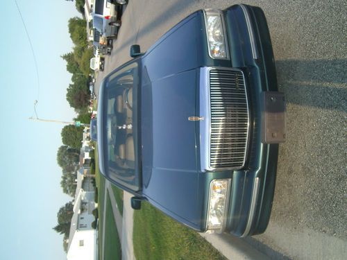 1996 lincoln town car signature sedan 4-door 4.6l