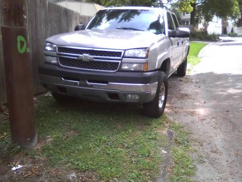 2005 chevy silverado crew cab 4-door pickup 6.6 duramax diesel