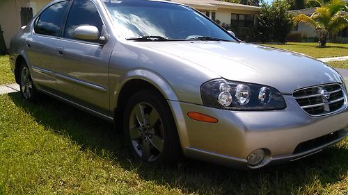 2000 nissan maxima se sedan 4-door 3.0l 5 speed manual transmission