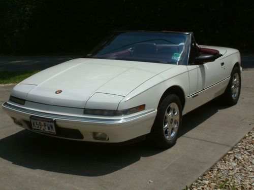 1990 buick reatta convertible....mint cond....low miles