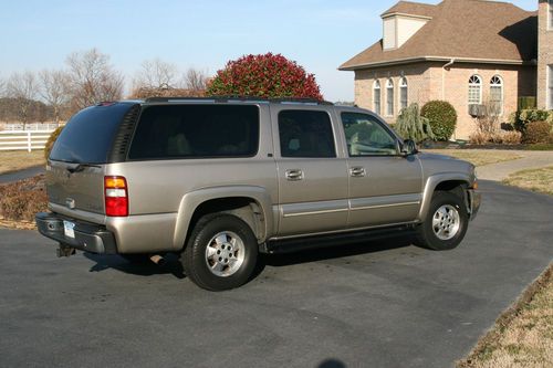 2003 chevrolet suburban 1500 lt sport utility, leather, loaded, one owner.