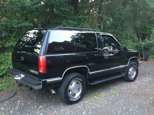 2 door tahoe black leather seats lt