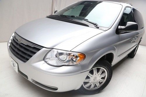 We finance! 2005 chrysler town &amp; country touring fwd power sliding doors