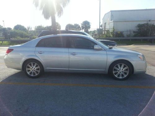 Beautiful 05 toyota avalon limited!