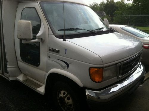 2007 ford e350 super duty van 14 passenger raised roof shuttle one owner!!!